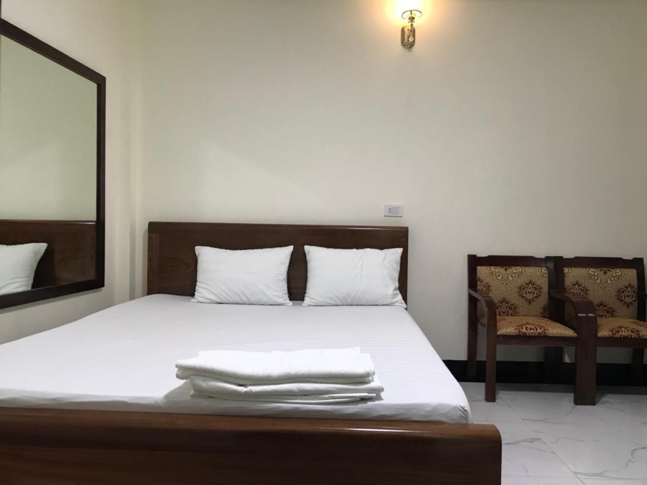 Khách sạn hẻo lánh Tien Hà Nội